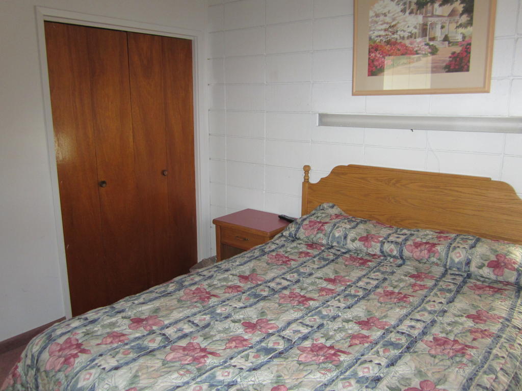 Camelot Court Motel Prince George Room photo