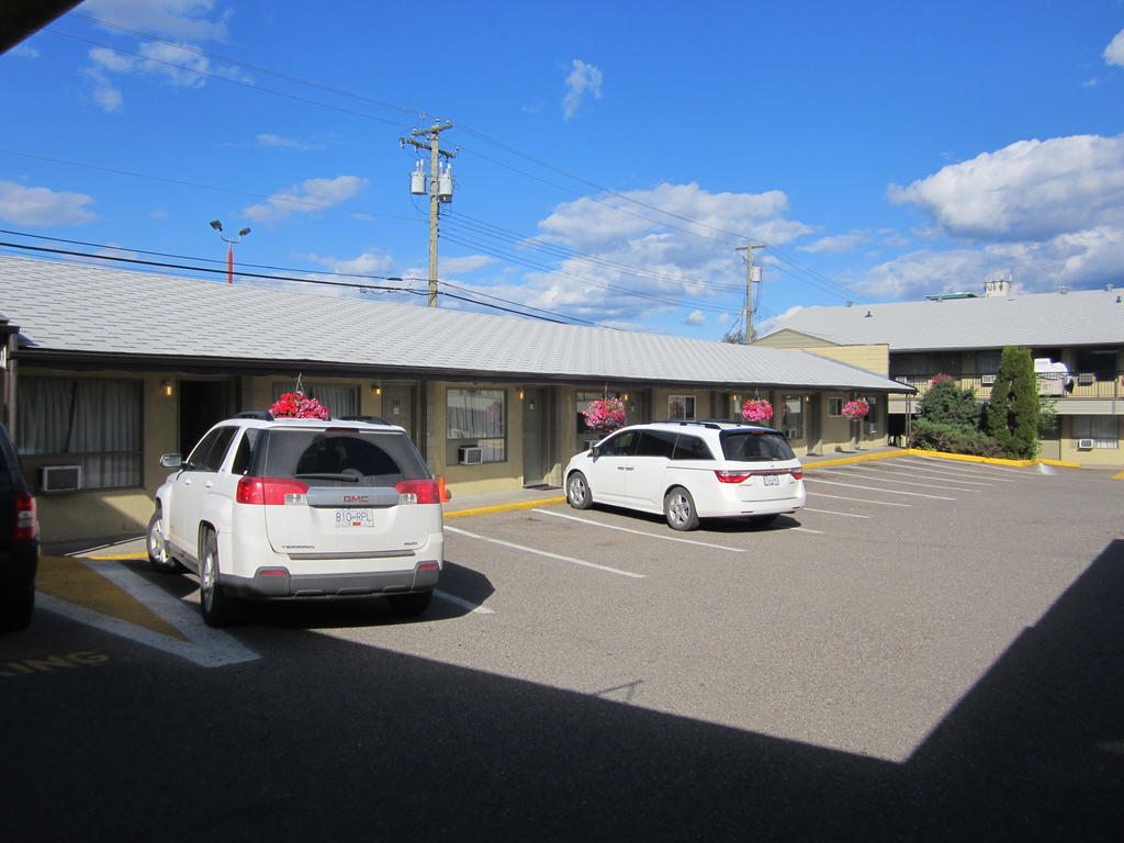 Camelot Court Motel Prince George Exterior photo